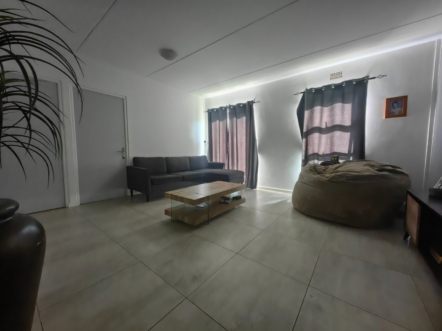 2 Bedroom Property for Sale in Aan de Wijnlanden Western Cape